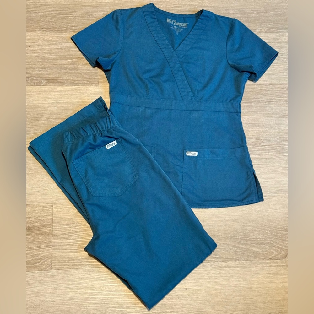 Grey’s Anatomy Women’s Caribbean Blue Scud Set Top XS Boot Cut Pants XXS